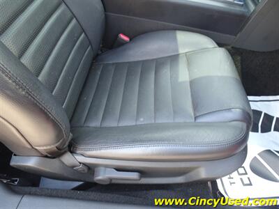 2006 Ford Mustang GT Deluxe - Photo 25 - Cincinnati, OH 45255
