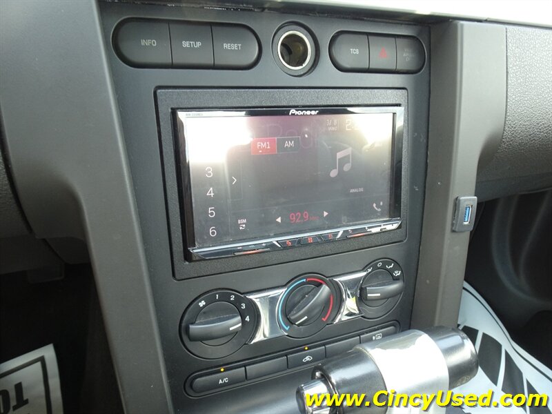 2006 Ford Mustang GT Deluxe - Photo 18 - Cincinnati, OH 45255