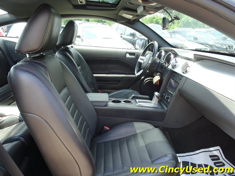 2006 Ford Mustang GT Deluxe - Photo 15 - Cincinnati, OH 45255