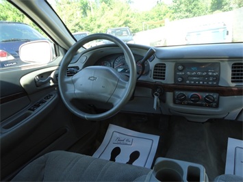 2001 Chevrolet Impala   - Photo 7 - Cincinnati, OH 45255