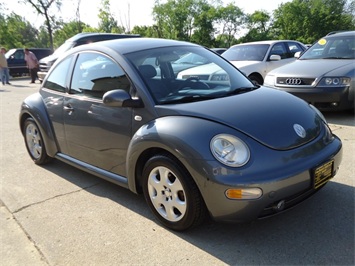 2002 Volkswagen Beetle   - Photo 1 - Cincinnati, OH 45255