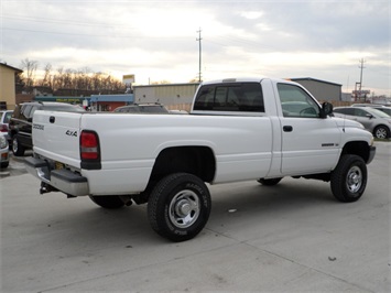 2000 Dodge Ram 2500 SLT   - Photo 6 - Cincinnati, OH 45255