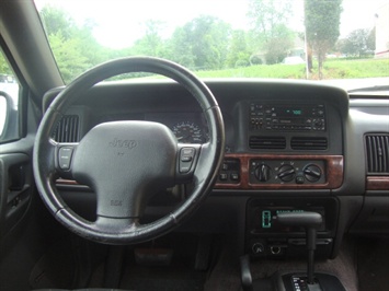 1996 Jeep Grand Cherokee Laredo   - Photo 7 - Cincinnati, OH 45255