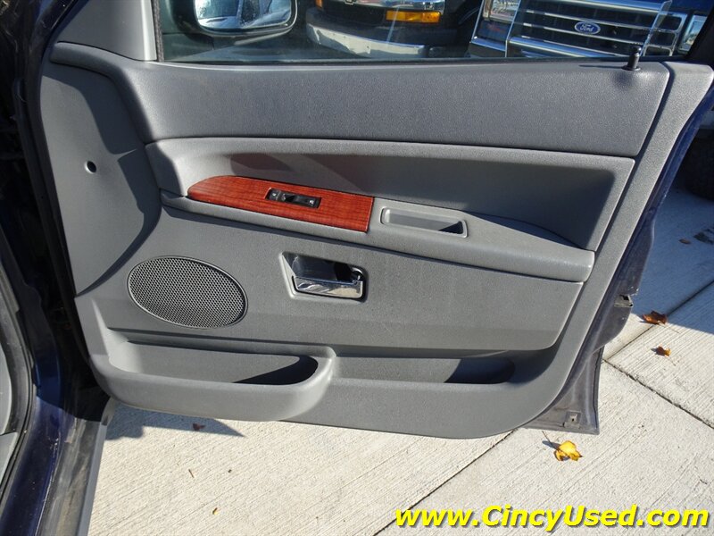 2006 Jeep Grand Cherokee Limited 5.7L V8 4X4 - Photo 30 - Cincinnati, OH 45255