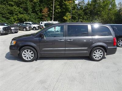 2016 Chrysler Town and Country Touring  V6 FWD - Photo 27 - Cincinnati, OH 45255