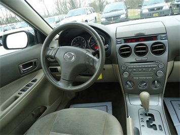 2004 Mazda Mazda6 i   - Photo 7 - Cincinnati, OH 45255