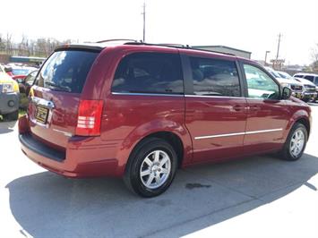 2010 Chrysler Town and Country Touring Plus   - Photo 6 - Cincinnati, OH 45255