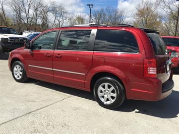 2010 Chrysler Town and Country Touring Plus   - Photo 4 - Cincinnati, OH 45255