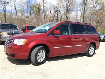 2010 Chrysler Town and Country Touring Plus   - Photo 12 - Cincinnati, OH 45255