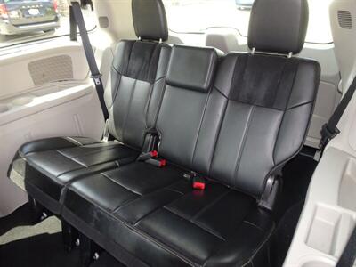 2013 Chrysler Town and Country Limited   - Photo 22 - Cincinnati, OH 45255
