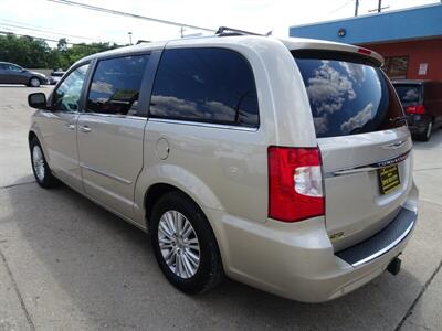 2013 Chrysler Town and Country Limited   - Photo 7 - Cincinnati, OH 45255