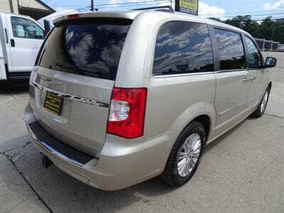 2013 Chrysler Town and Country Limited   - Photo 3 - Cincinnati, OH 45255