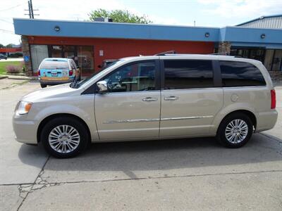 2013 Chrysler Town and Country Limited   - Photo 10 - Cincinnati, OH 45255