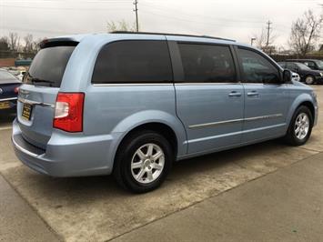 2013 Chrysler Town and Country Touring   - Photo 6 - Cincinnati, OH 45255