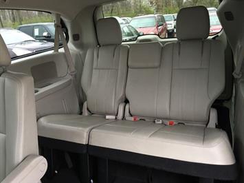 2013 Chrysler Town and Country Touring   - Photo 17 - Cincinnati, OH 45255