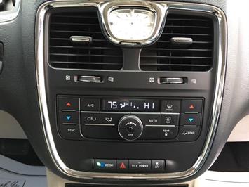 2013 Chrysler Town and Country Touring   - Photo 20 - Cincinnati, OH 45255