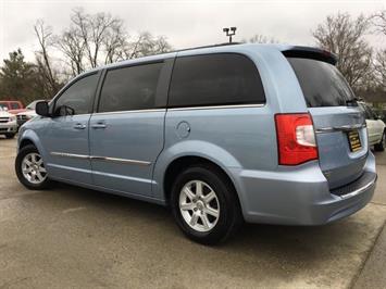 2013 Chrysler Town and Country Touring   - Photo 12 - Cincinnati, OH 45255