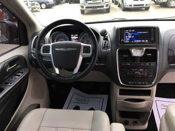 2013 Chrysler Town and Country Touring   - Photo 14 - Cincinnati, OH 45255