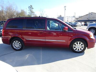 2014 Chrysler Town and Country Touring   - Photo 3 - Cincinnati, OH 45255