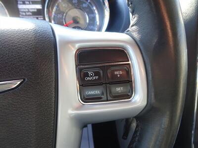 2014 Chrysler Town and Country Touring   - Photo 21 - Cincinnati, OH 45255