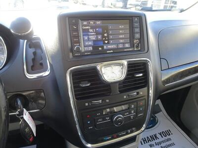 2014 Chrysler Town and Country Touring   - Photo 23 - Cincinnati, OH 45255