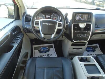 2014 Chrysler Town and Country Touring   - Photo 13 - Cincinnati, OH 45255