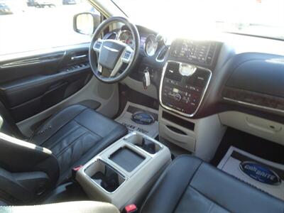 2014 Chrysler Town and Country Touring   - Photo 9 - Cincinnati, OH 45255