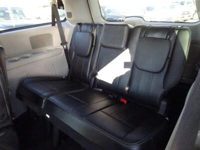 2014 Chrysler Town and Country Touring   - Photo 12 - Cincinnati, OH 45255