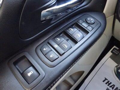 2014 Chrysler Town and Country Touring   - Photo 25 - Cincinnati, OH 45255