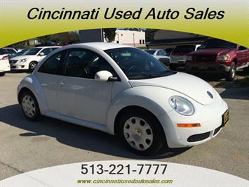 2010 Volkswagen New Beetle   - Photo 1 - Cincinnati, OH 45255