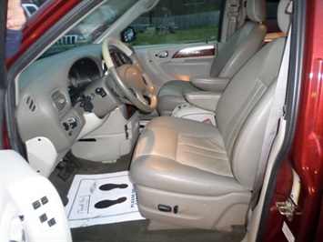 2007 Chrysler Town and Country Touring   - Photo 14 - Cincinnati, OH 45255