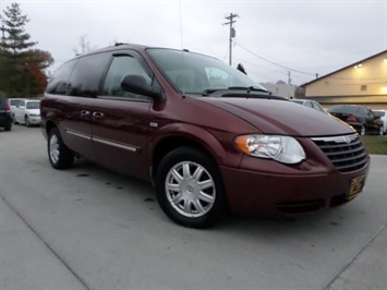 2007 Chrysler Town and Country Touring   - Photo 10 - Cincinnati, OH 45255