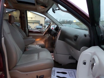 2007 Chrysler Town and Country Touring   - Photo 7 - Cincinnati, OH 45255