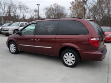 2007 Chrysler Town and Country Touring   - Photo 4 - Cincinnati, OH 45255