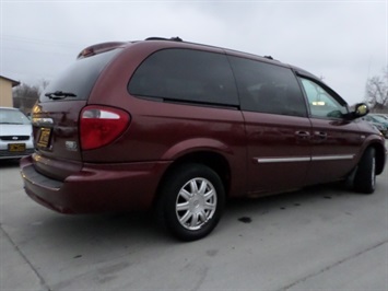 2007 Chrysler Town and Country Touring   - Photo 13 - Cincinnati, OH 45255