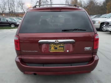 2007 Chrysler Town and Country Touring   - Photo 5 - Cincinnati, OH 45255