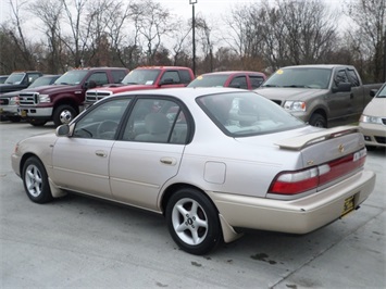 1997 Toyota Corolla DX   - Photo 4 - Cincinnati, OH 45255