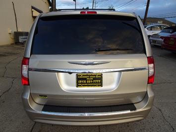 2012 Chrysler Town and Country Touring   - Photo 4 - Cincinnati, OH 45255