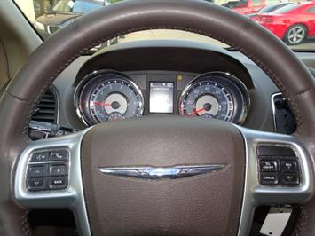 2012 Chrysler Town and Country Touring   - Photo 16 - Cincinnati, OH 45255