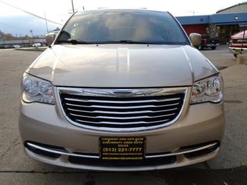 2012 Chrysler Town and Country Touring   - Photo 2 - Cincinnati, OH 45255