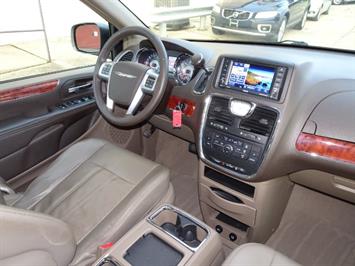 2012 Chrysler Town and Country Touring   - Photo 13 - Cincinnati, OH 45255