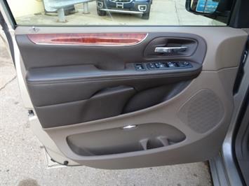 2012 Chrysler Town and Country Touring   - Photo 24 - Cincinnati, OH 45255