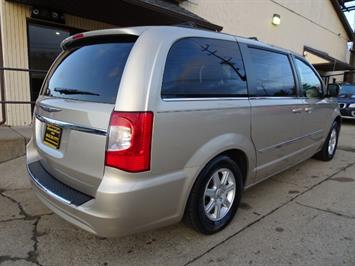 2012 Chrysler Town and Country Touring   - Photo 5 - Cincinnati, OH 45255