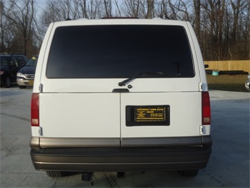 2000 Chevrolet Astro Vans   - Photo 5 - Cincinnati, OH 45255