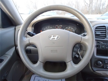 2005 Hyundai Sonata GL   - Photo 18 - Cincinnati, OH 45255