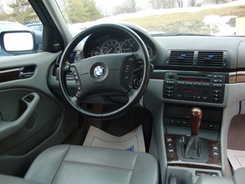 2001 BMW 330i   - Photo 7 - Cincinnati, OH 45255