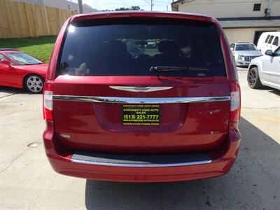 2014 Chrysler Town & Country Touring  3.6L V6 FWD - Photo 7 - Cincinnati, OH 45255