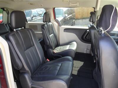 2014 Chrysler Town & Country Touring  3.6L V6 FWD - Photo 15 - Cincinnati, OH 45255