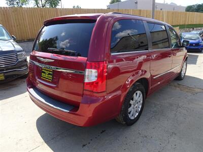 2014 Chrysler Town & Country Touring  3.6L V6 FWD - Photo 6 - Cincinnati, OH 45255