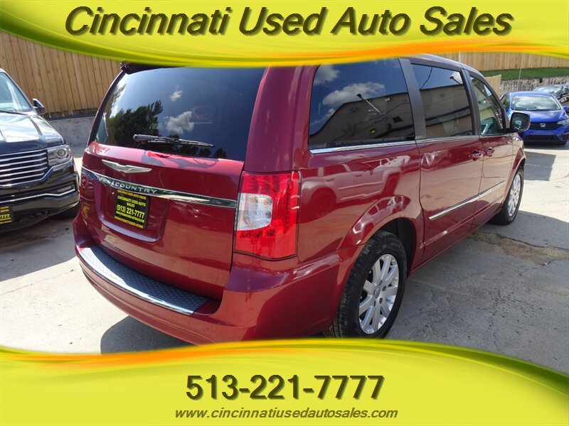 2014 Chrysler Town & Country Touring photo